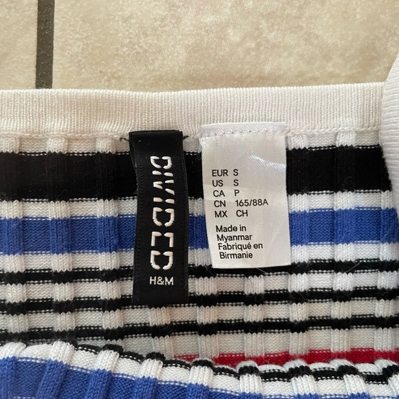 2 Small H&M Divided Stripped Crop Tops - Picture 3 of 9
